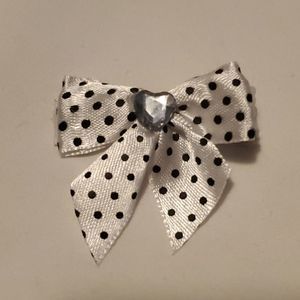 NEW WHITE POLKA DOT BOW HAIR CLIPPY